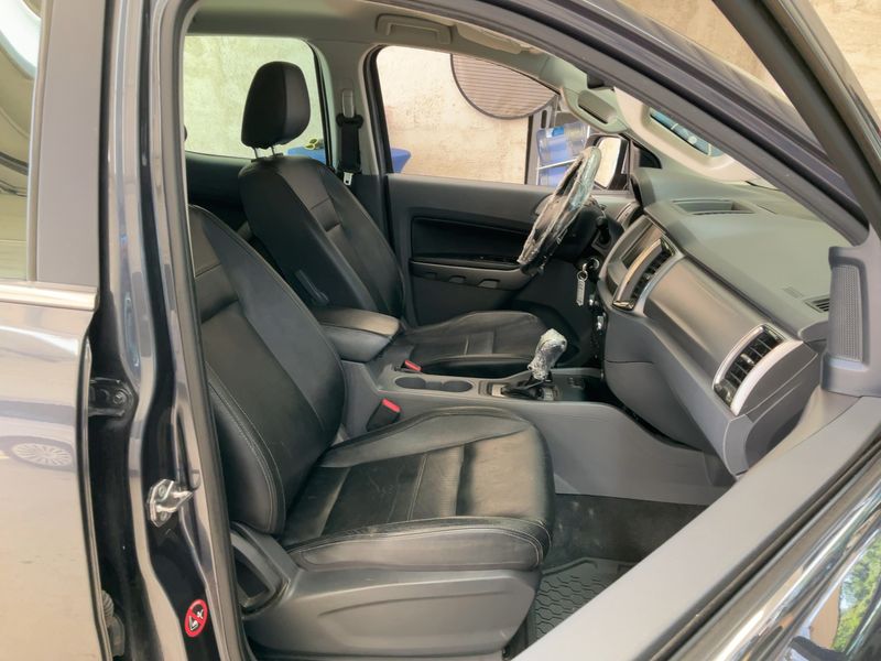 Ford Ranger 2.2 TDCi Doppelkabine Limited 4x4 — zdjęcie 11