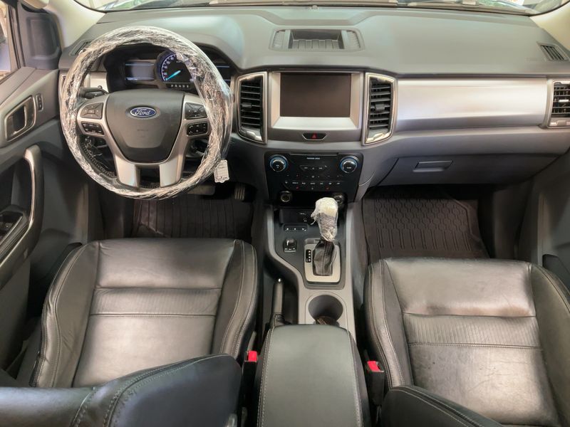 Ford Ranger 2.2 TDCi Doppelkabine Limited 4x4 — zdjęcie 12