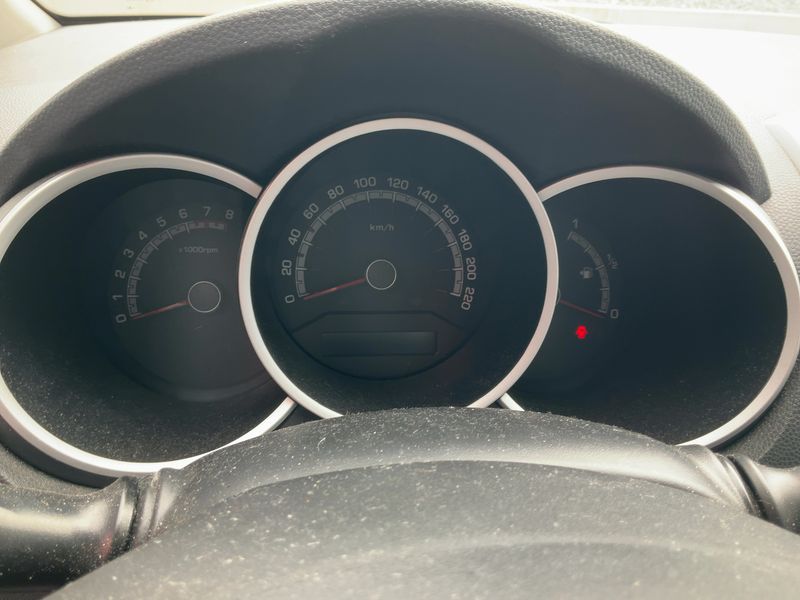 Kia Venga 1.4 Attract — zdjęcie 13