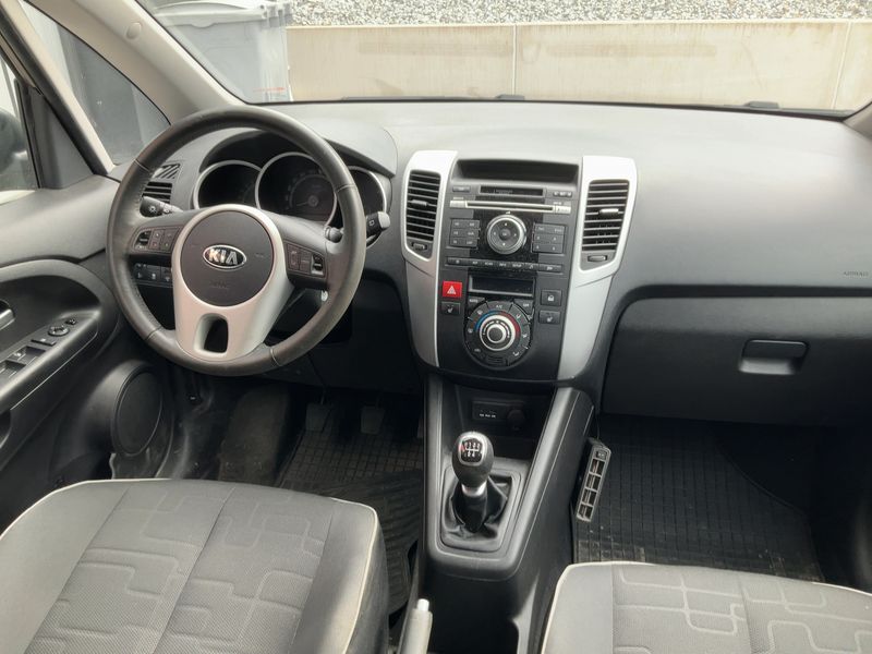Kia Venga 1.4 Attract — zdjęcie 12