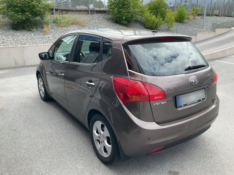 Kia Venga 1.4 Attract — zdjęcie 3
