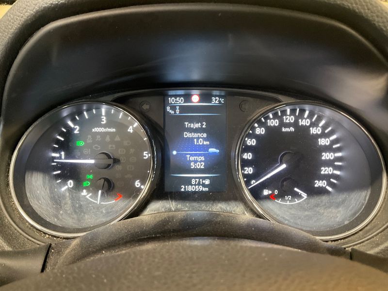 Nissan Qashqai 1.6 dCi Black Edition — zdjęcie 13