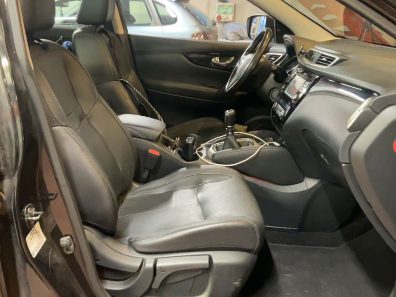 Nissan Qashqai 1.6 dCi Black Edition — zdjęcie 11