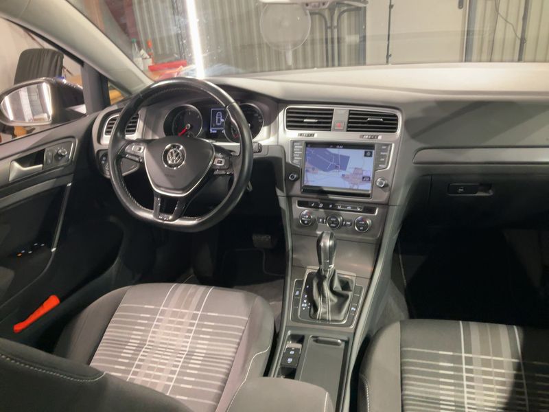 Volkswagen Golf VII 2.0 TDI Lounge BlueMotion Tech 2015 – снимка 18
