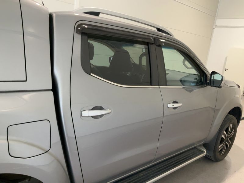 Nissan NP300 Pick-up 2.3 dCi Tekna Double Cab 4x4 — zdjęcie 7