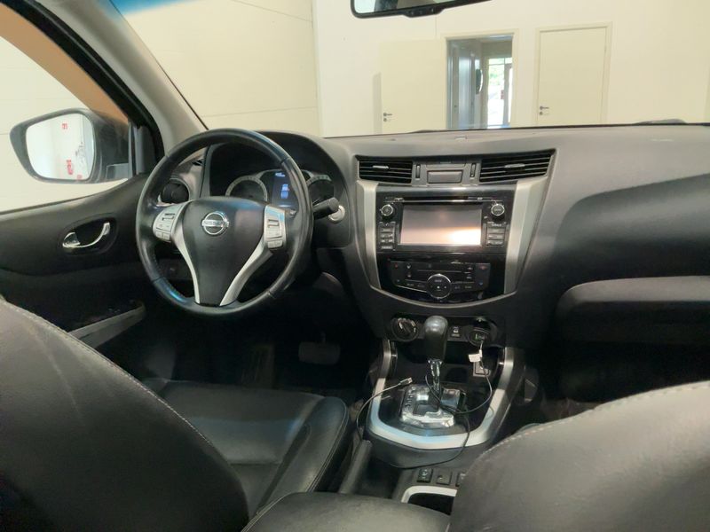 Nissan NP300 Pick-up 2.3 dCi Tekna Double Cab 4x4 — zdjęcie 12