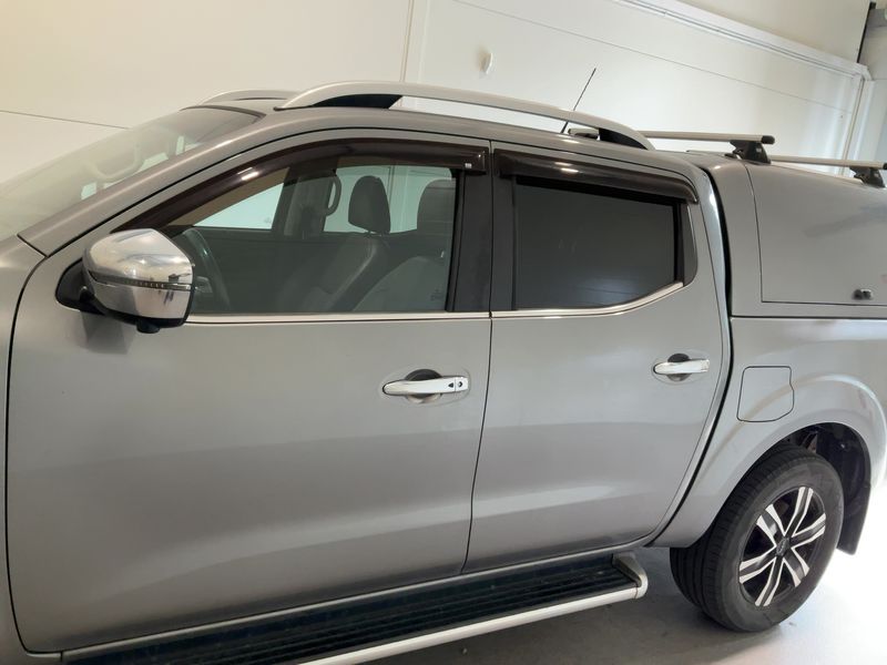 Nissan NP300 Pick-up 2.3 dCi Tekna Double Cab 4x4 — zdjęcie 4