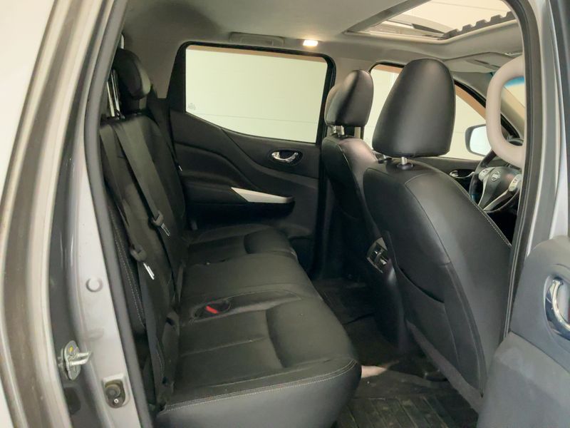 Nissan NP300 Pick-up 2.3 dCi Tekna Double Cab 4x4 — zdjęcie 14