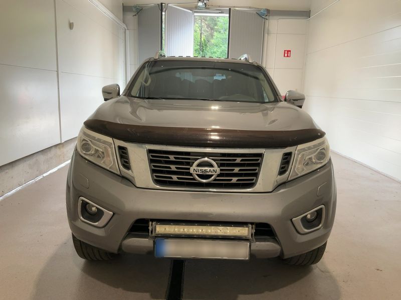 Nissan NP300 Pick-up 2.3 dCi Tekna Double Cab 4x4 — zdjęcie 9