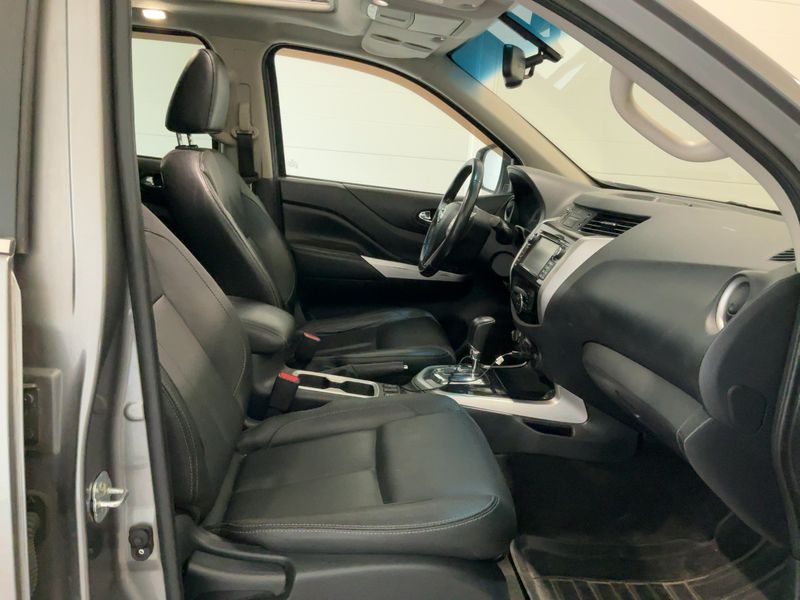 Nissan NP300 Pick-up 2.3 dCi Tekna Double Cab 4x4 — zdjęcie 11