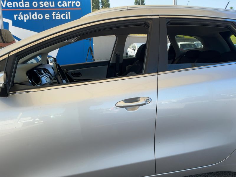 Kia cee'd 1.6 CRDi Spirit — zdjęcie 4