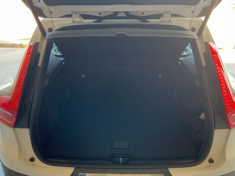 Volvo XC40 2.0 D3 Business Plus 2WD — zdjęcie 10