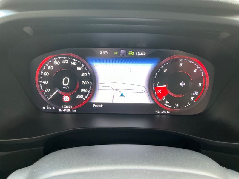 Volvo XC40 2.0 D3 Business Plus 2WD — zdjęcie 13