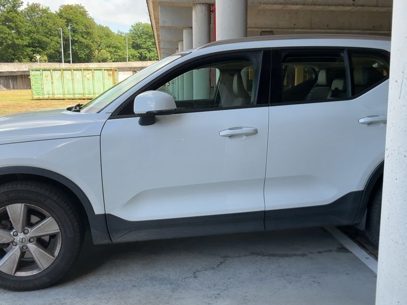 Volvo XC40 2.0 D3 Business Plus 2WD — zdjęcie 4