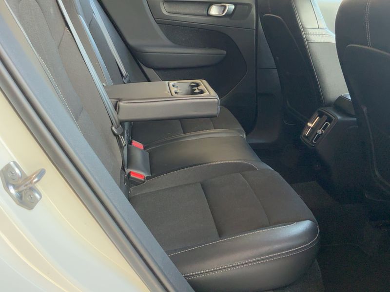 Volvo XC40 2.0 D3 Business Plus 2WD — zdjęcie 14