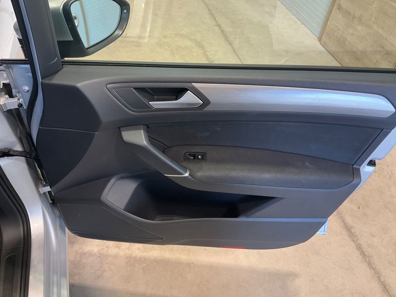 Volkswagen Touran 1.6 TDI Comfortline BlueMotion Tech 2016 – снимка 38