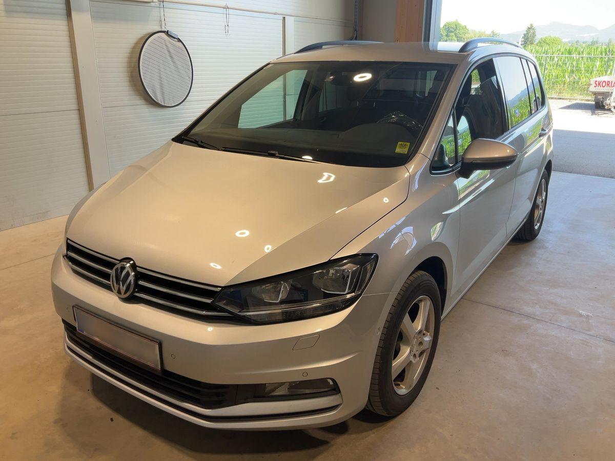 Volkswagen Touran 2016 — photo 1
