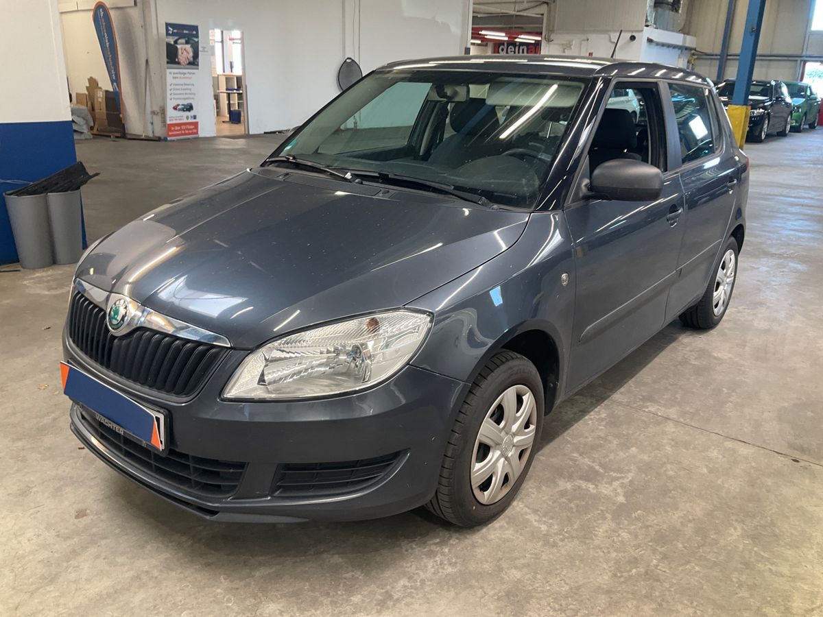 Skoda Fabia 2011 — photo 1