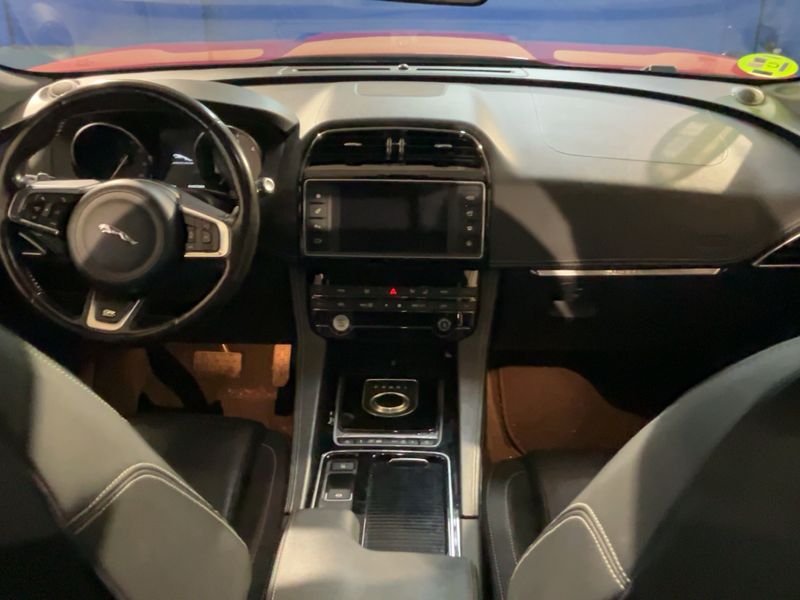 Jaguar F-Pace 25d R-Sport AWD — zdjęcie 12