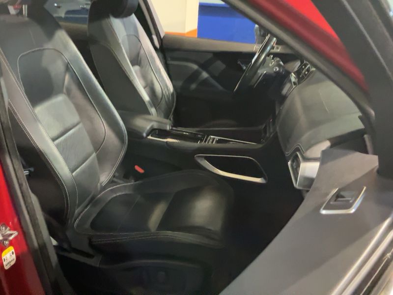 Jaguar F-Pace 25d R-Sport AWD — zdjęcie 11