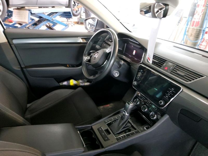 Skoda Superb 2.0 TDI Style — zdjęcie 8