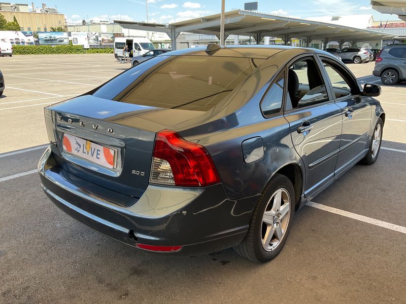 Volvo S40 2.0 D Momentum — zdjęcie 2