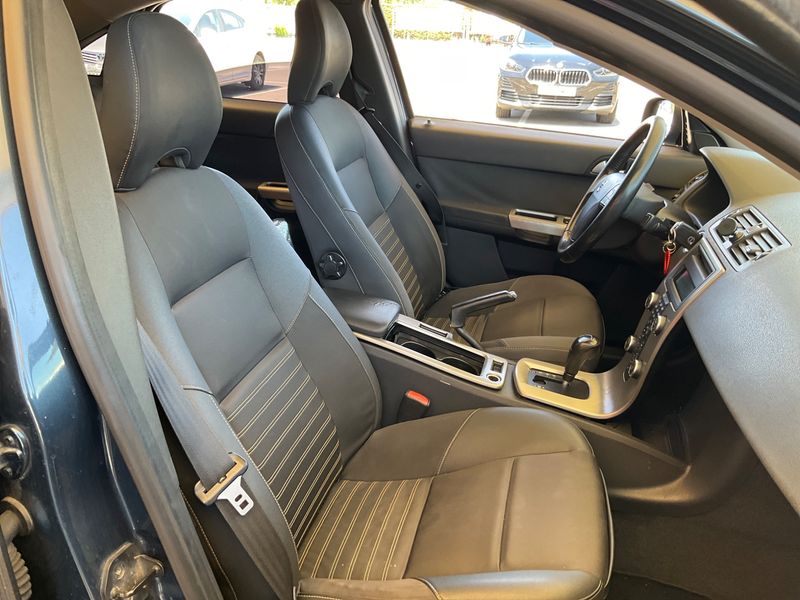 Volvo S40 2.0 D Momentum — zdjęcie 3