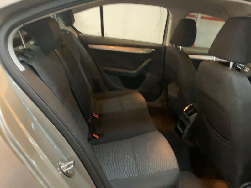 Skoda Octavia 1.2 TSI Ambition — zdjęcie 14