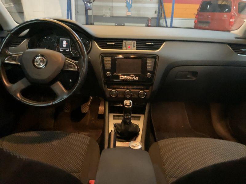 Skoda Octavia 1.2 TSI Ambition — zdjęcie 12