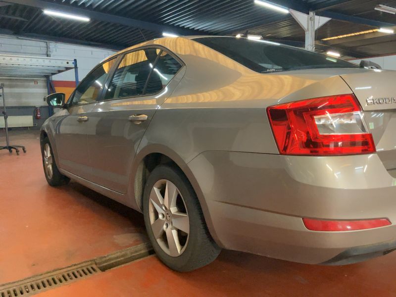 Skoda Octavia 1.2 TSI Ambition — zdjęcie 3