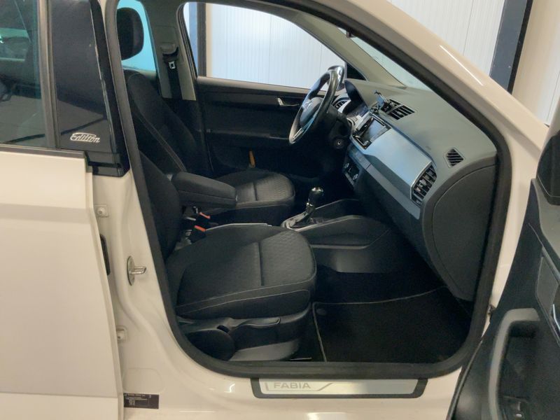 Skoda Fabia 1.2 TSI Ambition — zdjęcie 11