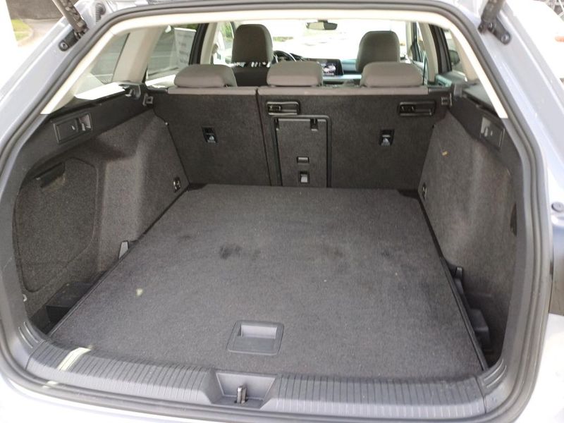 Volkswagen Golf VIII 2.0 TDI Alltrack 4Motion — zdjęcie 18