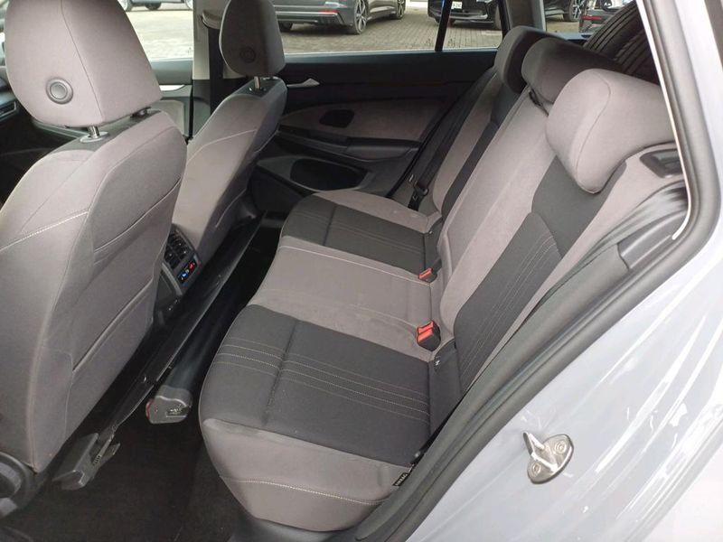 Volkswagen Golf VIII 2.0 TDI Alltrack 4Motion — zdjęcie 12
