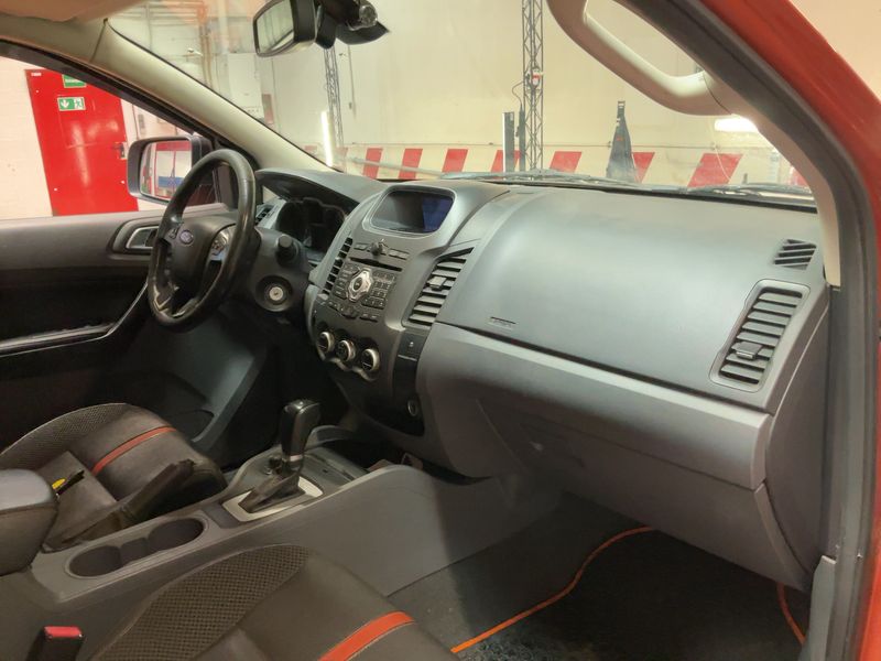 Ford Ranger 3.2 TDCi Doppelkabine 4x4 Wildtrak — zdjęcie 12