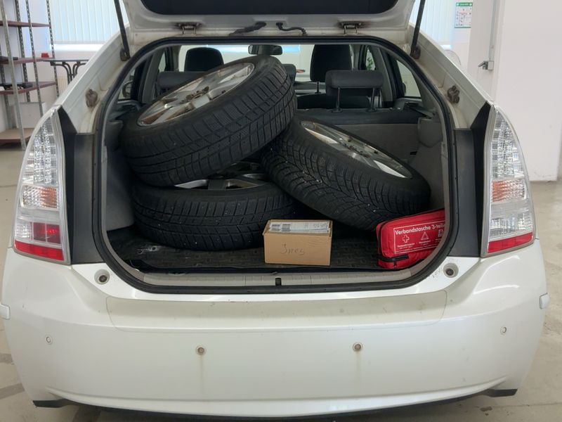 Toyota Prius 1.8 Life 2011 – снимка 16
