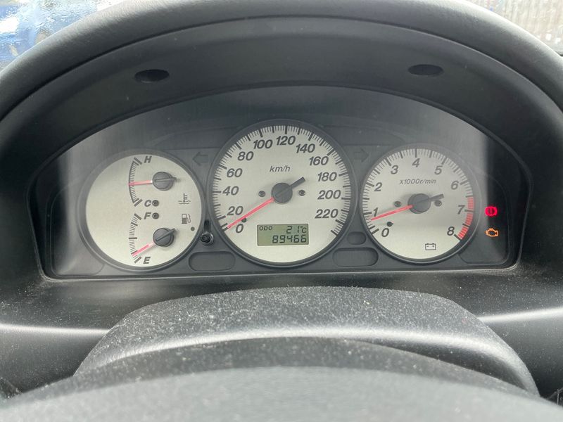Mazda 323 1.6 F Dynamic Automatik — zdjęcie 4