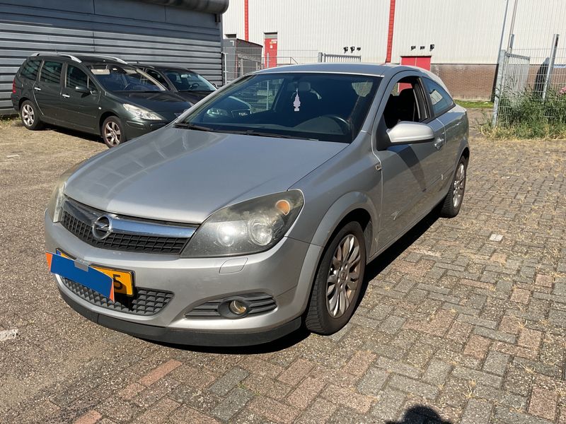 Opel Astra GTC 1.6 Innovation
