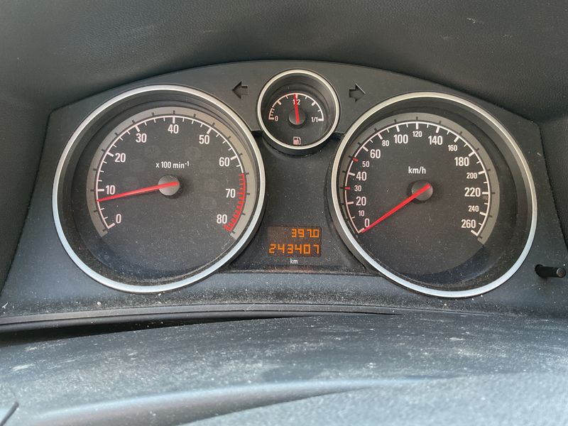 Opel Astra GTC 1.6 Innovation — zdjęcie 4