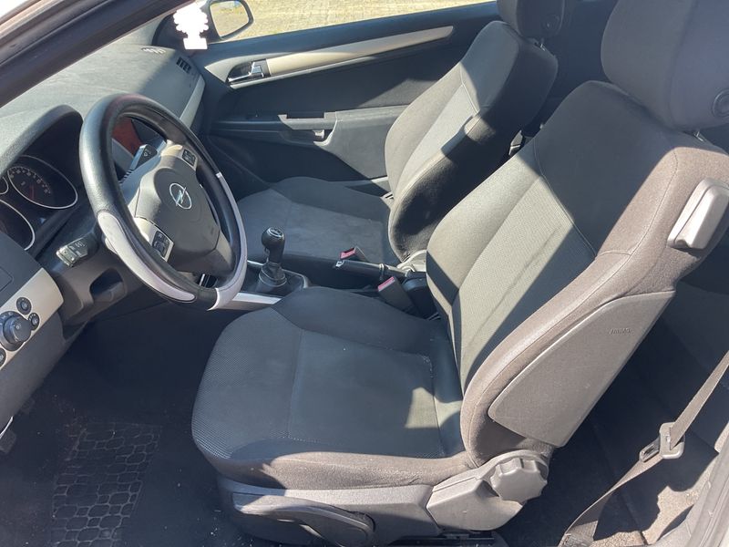 Opel Astra GTC 1.6 Innovation — zdjęcie 3