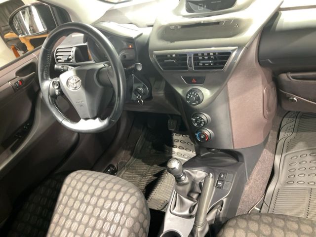Toyota iQ 1.0 VVT-i — zdjęcie 12