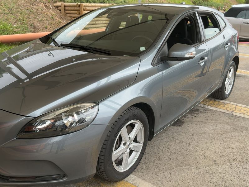 Volvo V40 2.0 D2 Kinetic — zdjęcie 2