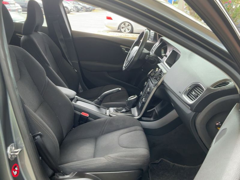 Volvo V40 2.0 D2 Kinetic — zdjęcie 14