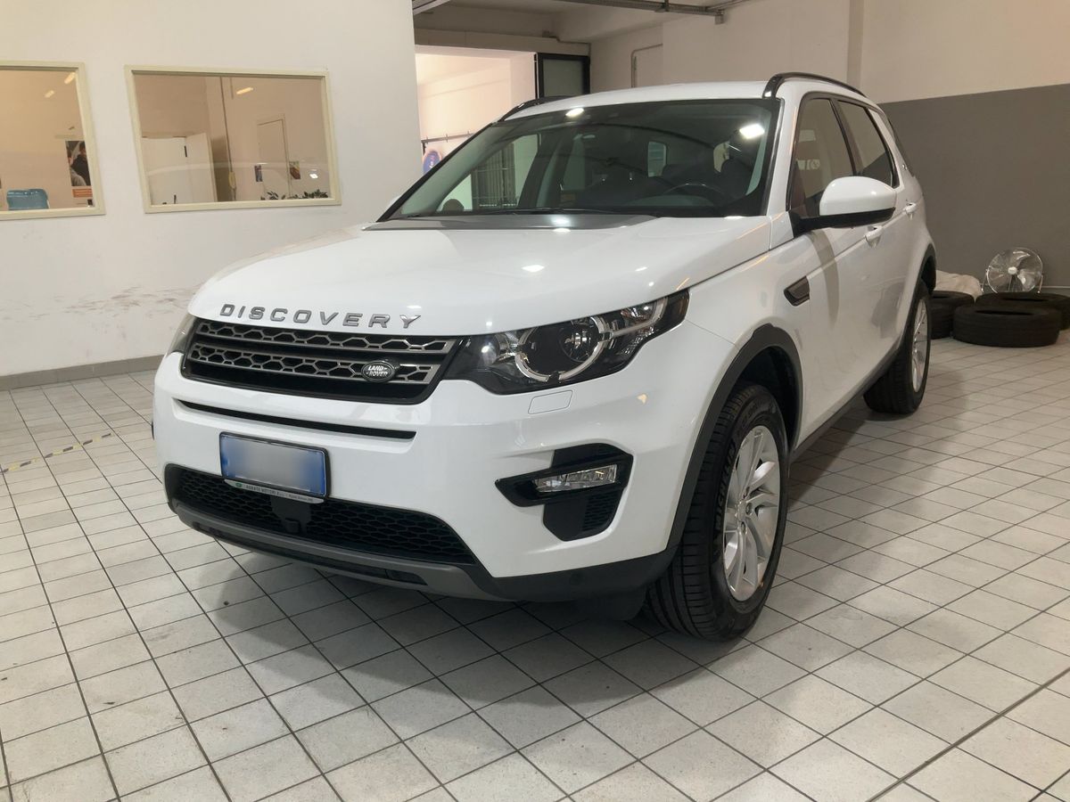 Land Rover 2018 — photo 1