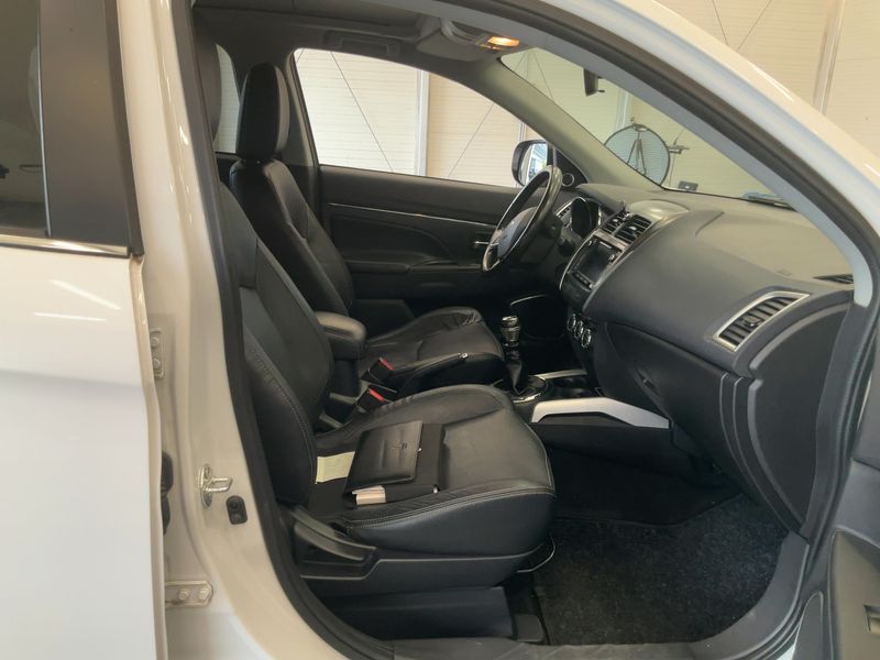 Mitsubishi ASX 1.8 DI-D Diamant Edition 4WD — zdjęcie 11