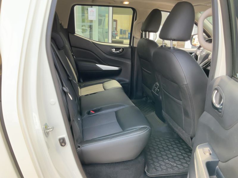 Nissan Navara NP-300 2.3 dCi N-Guard Double Cab 4x4 — zdjęcie 14