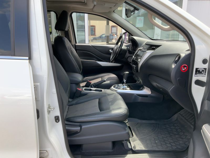 Nissan Navara NP-300 2.3 dCi N-Guard Double Cab 4x4 — zdjęcie 11