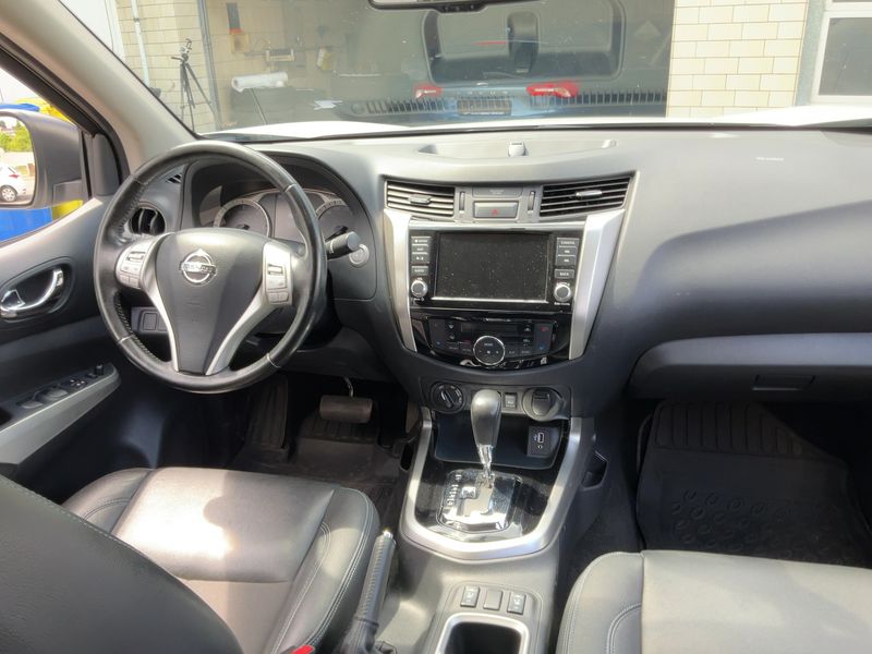 Nissan Navara NP-300 2.3 dCi N-Guard Double Cab 4x4 — zdjęcie 12