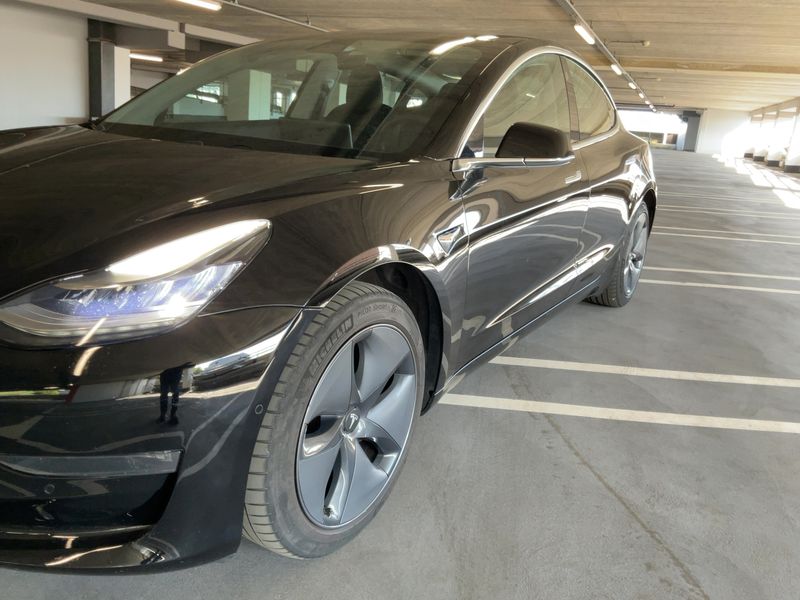Tesla Model 3 Standard Range Plus — zdjęcie 2