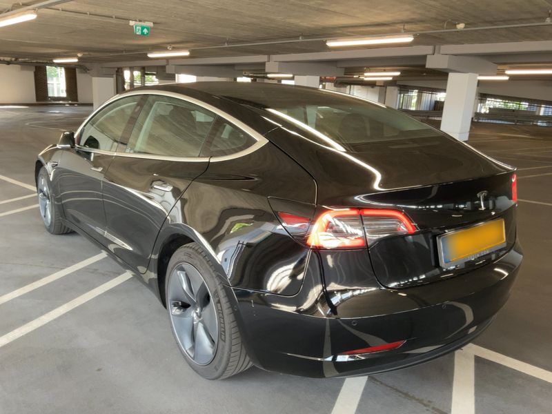 Tesla Model 3 Standard Range Plus — zdjęcie 3