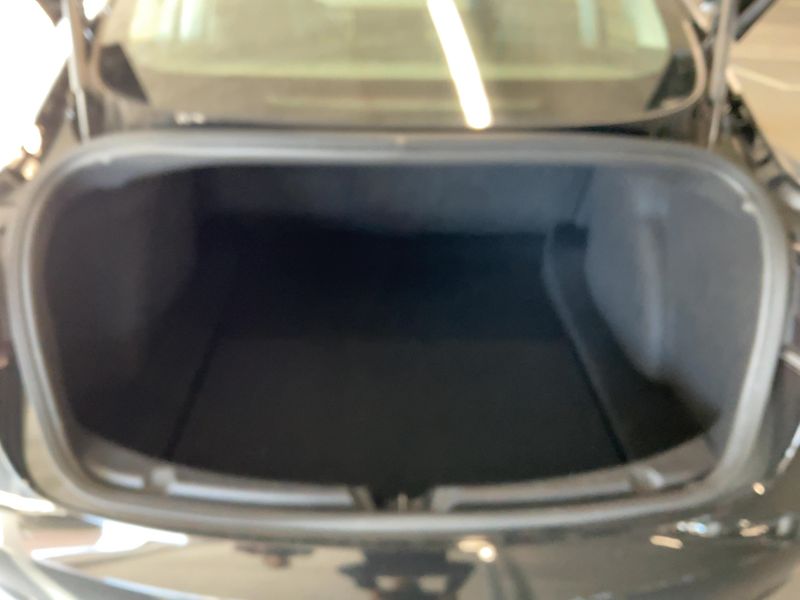Tesla Model 3 Standard Range Plus — zdjęcie 10